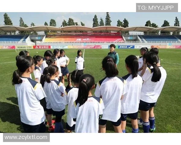 女足球星与男足球星的浪漫之爱突破性别界限共筑辉煌梦想